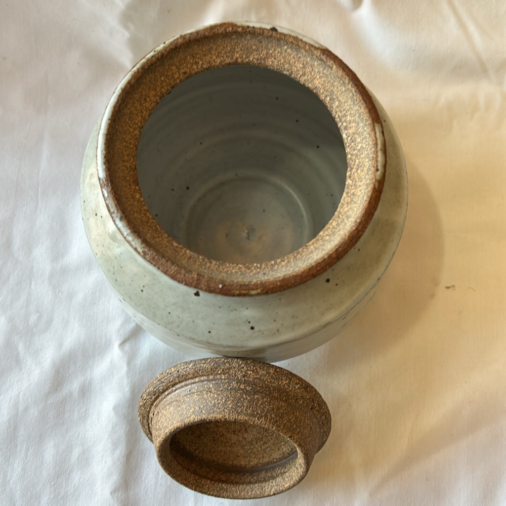 Stoneware Lidded Container - Picture 4 of 8